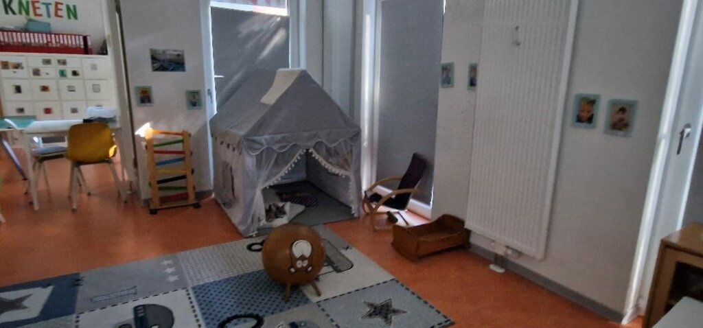 Gruppenraum mit Zelt der Kita Denickestraße in Harburg.
