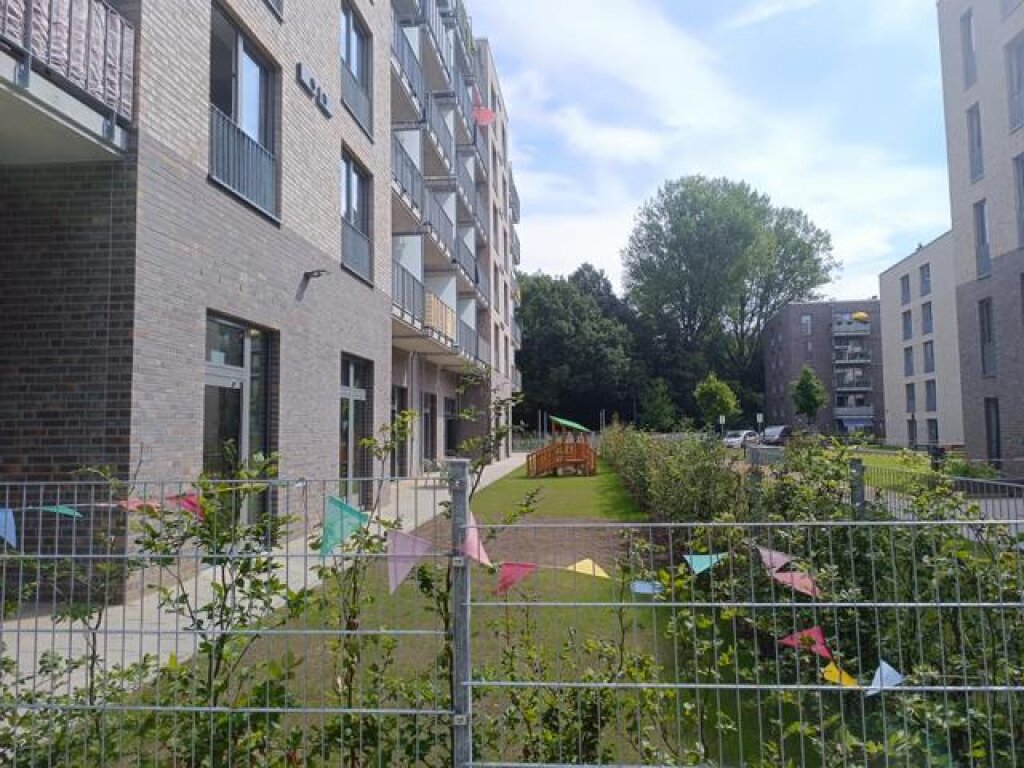 Gartenansicht der Kita Kiwittsmoor der AWO Hamburg.