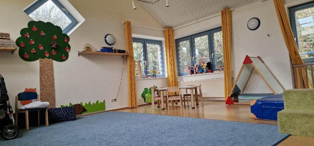 AWO Hamburg Kita Johanna-Kirchner-Haus Gruppenraum mit Bewegungsmöglichkeit.