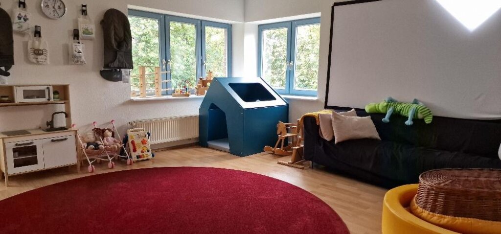 AWO Kita Johanna-Kirchner-Haus Gruppenraum mit Kinderküche.
